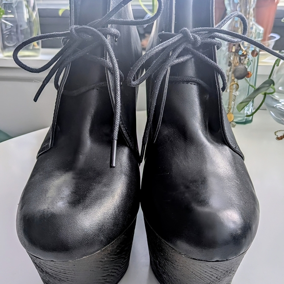 Steve Madden Sleek Black Lace-Up Booties - Picture 3 of 6